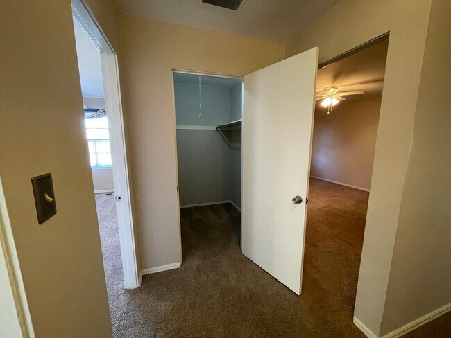 Building Photo - 3 bedroom, 2 bath, 2 living areas, 2 car garage Ranch style home nestled on a corner lot