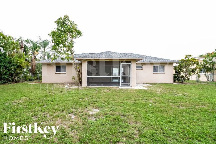 Building Photo - 242 SW 34th Terrace