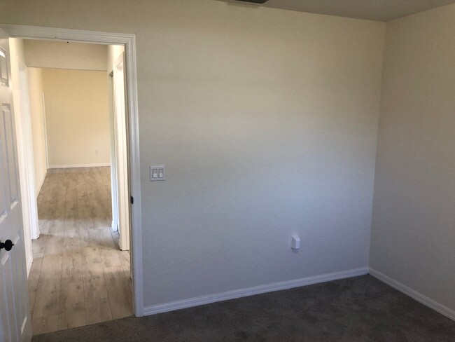 Building Photo - Spacious & Stylish 4-Bedroom Home – Prime ...