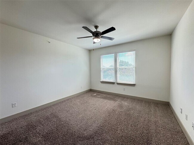 Building Photo - 145 Heights Blvd