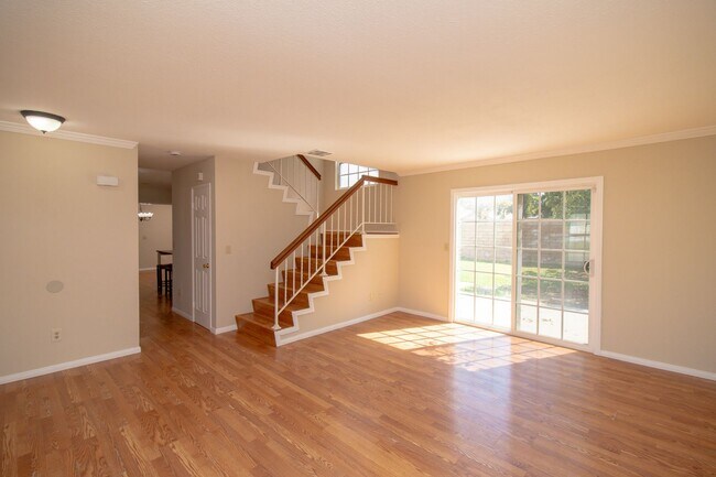 Building Photo - 932 Oak Glen Ln