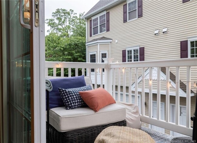 Building Photo - 160 Glenbrook Rd