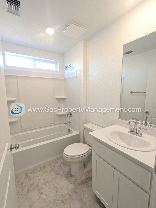 Building Photo - Brand NEW 3 Bed 2.5 Bath Single Family Hom...