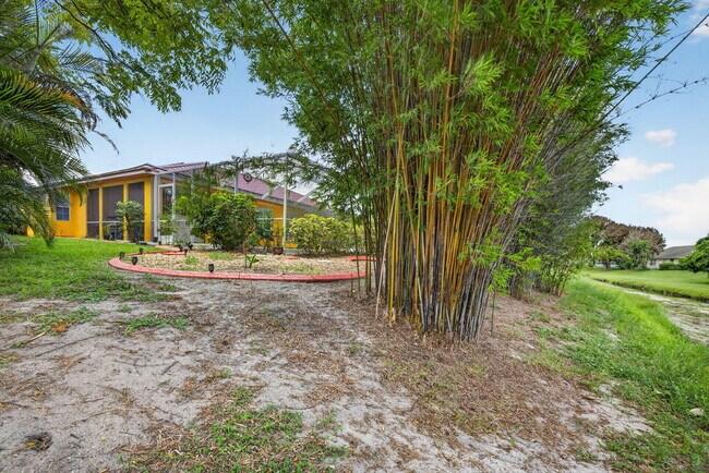 Building Photo - 3077 SE Galt Cir