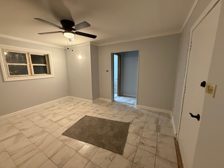 Building Photo - 5351 N Kimball Ave