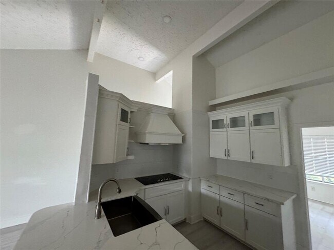 Building Photo - 3723 Westmeadow Dr