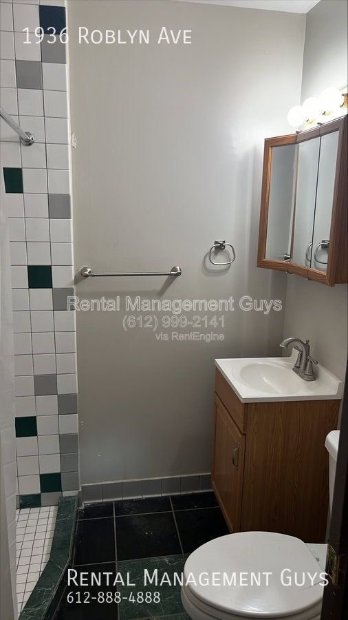 Building Photo - 1936 Roblyn Ave