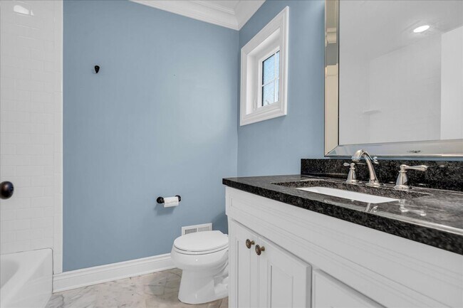 Building Photo - 203 Curry Ave