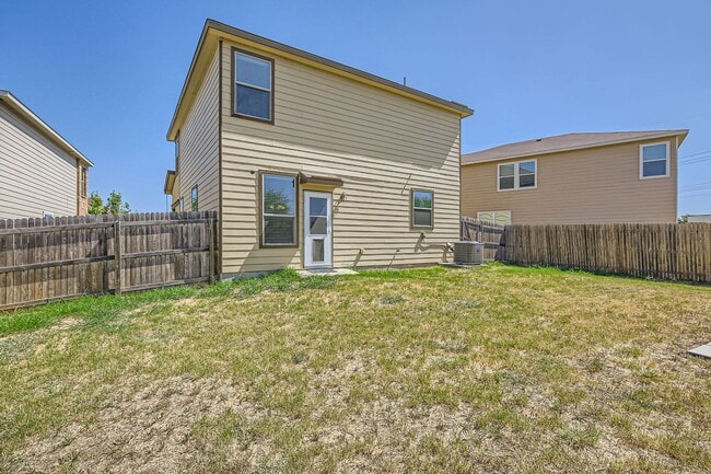 Building Photo - Charming 3 Bedroom Home Near