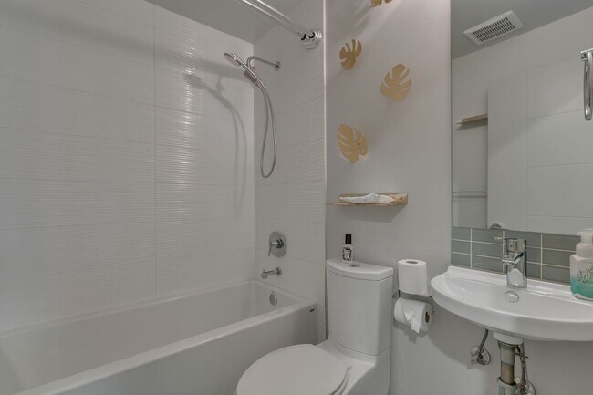 Building Photo - Modern Townhouse with Rooftop Deck & Skyli...