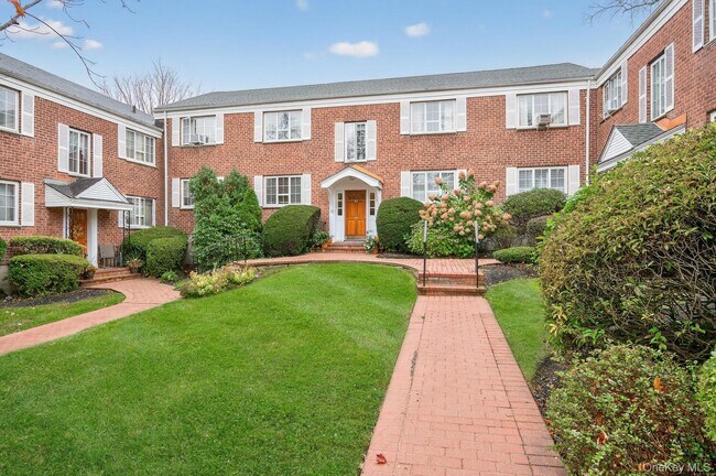 Primary Photo - 42 Nathan Hale Dr