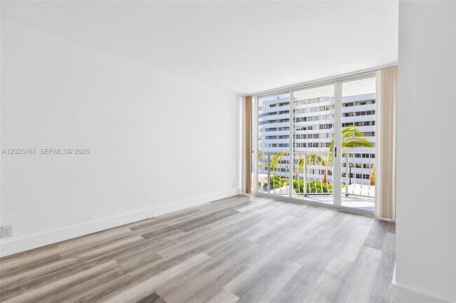 Building Photo - 7601 E Treasure Dr