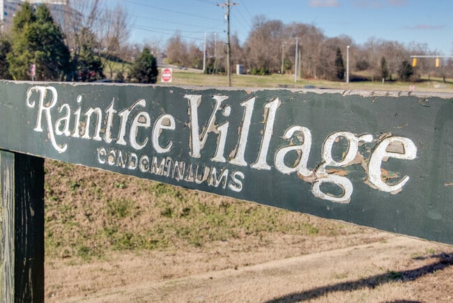 Building Photo - Amazing and spacious 3/2.5 Hermitage Townhouse with fireplace & patio!!! Pets ok!