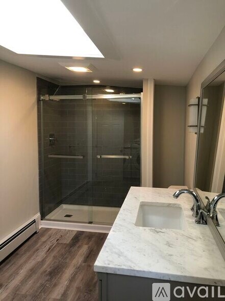 Building Photo - 60 Irving Way