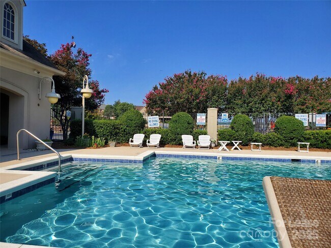 Building Photo - 16516 Plantation Woods Dr