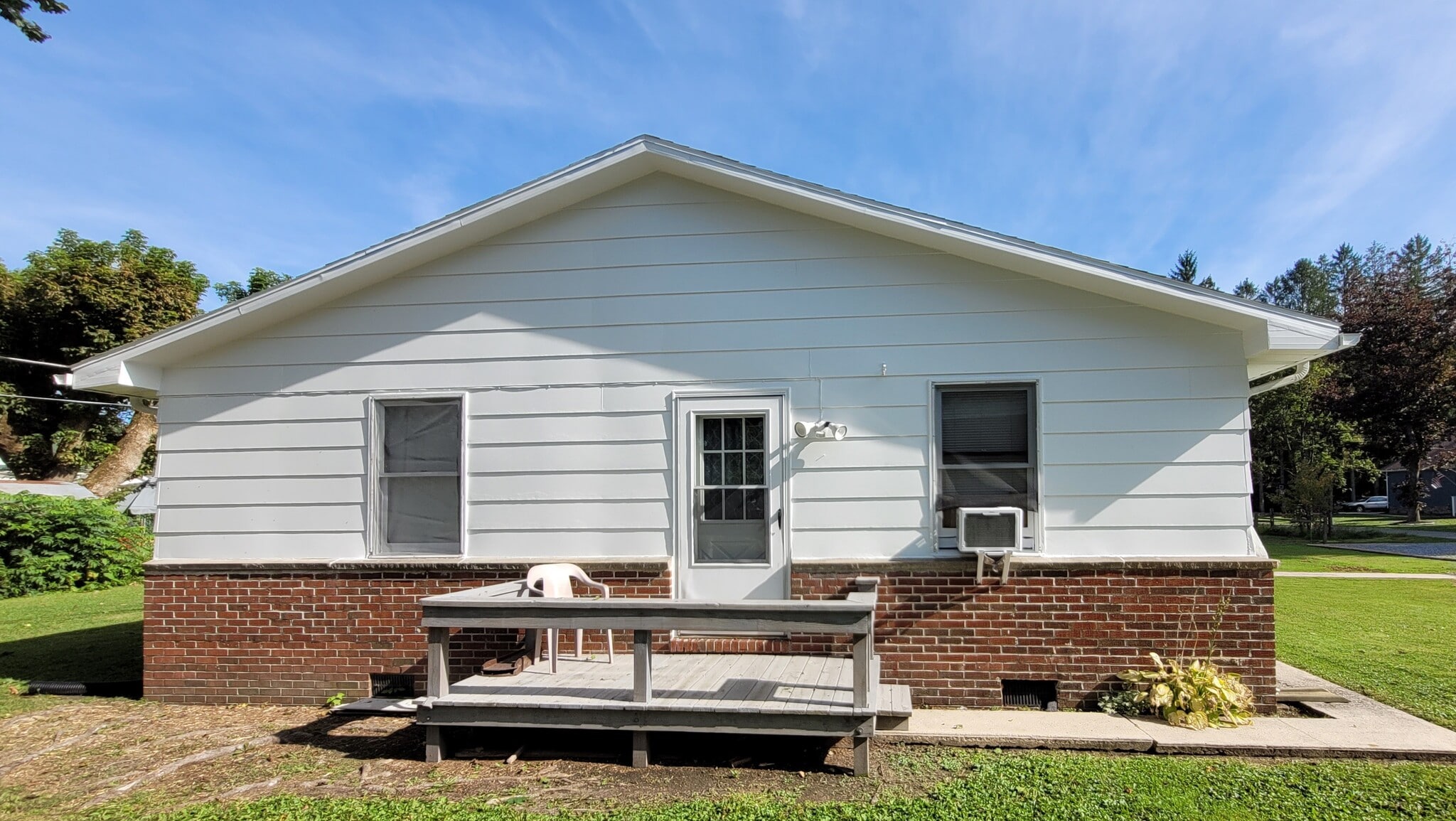 Building Photo - 355 Blaine Ave