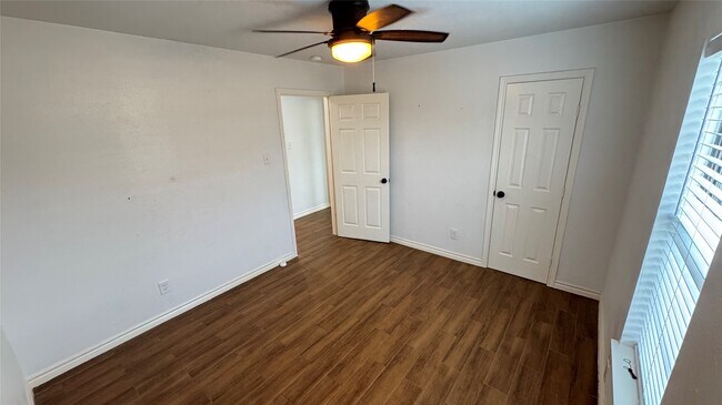Building Photo - 221 Hyta St