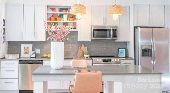 Building Photo - 650 E Brooklyn Vlg Ave