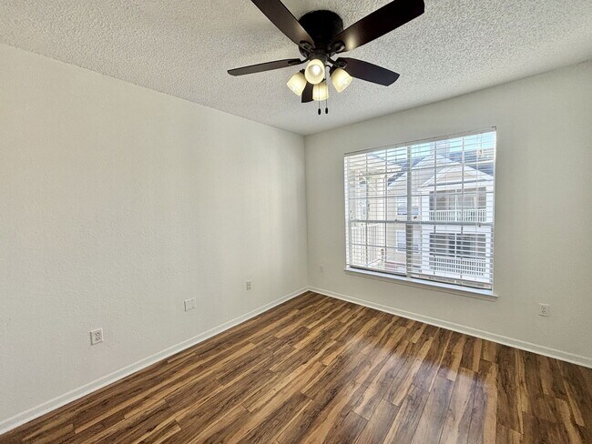 Building Photo - 8300 Elm Park Dr