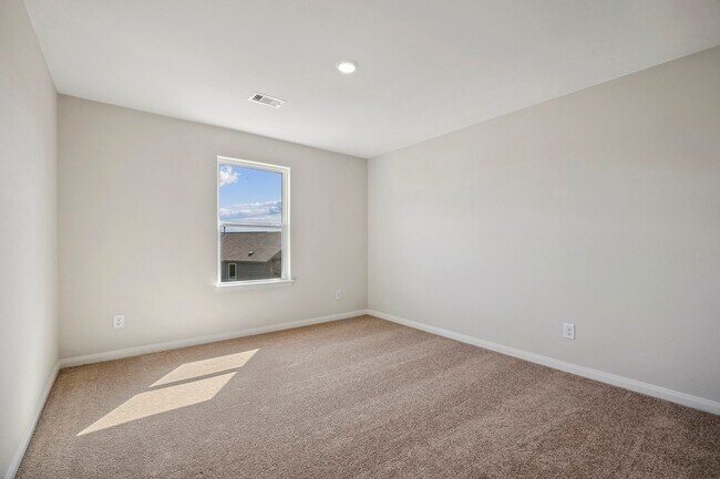 Building Photo - 375 Kingston Wy