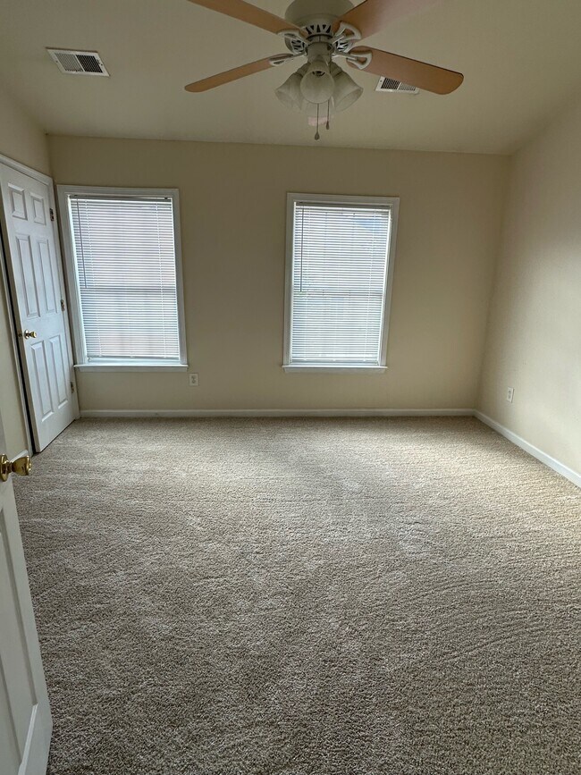 Building Photo - 803 Marquette Dr