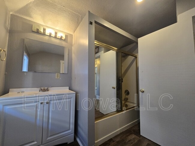 Building Photo - 1001 1/2 Randolph St