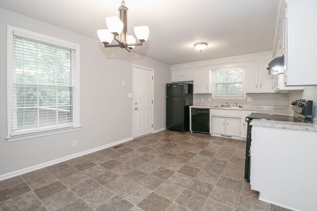Building Photo - 398 Louise Ln