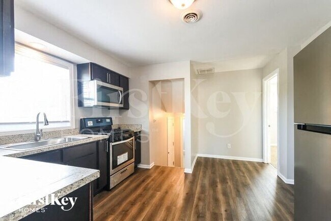 Building Photo - 9358 S Richmond Ave