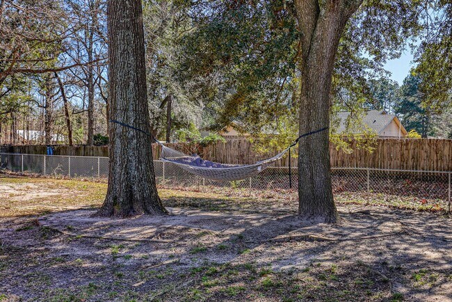 Building Photo - 3 BED | 3 BATH | POOLER | FURNISHED