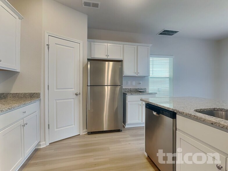 Building Photo - 6432 Lowe Ln