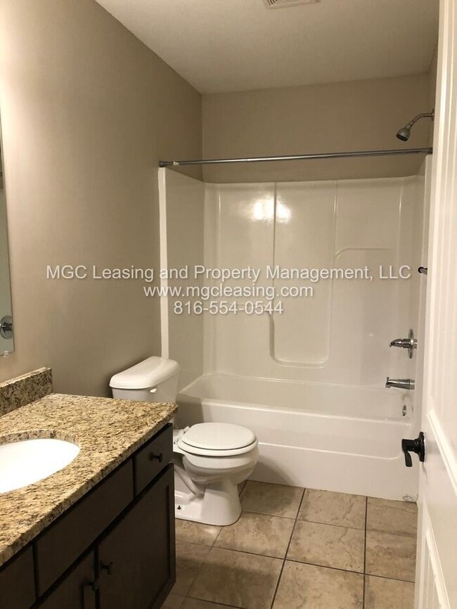 Building Photo - Enjoy Townhome Living w/ Unfinished Baseme...