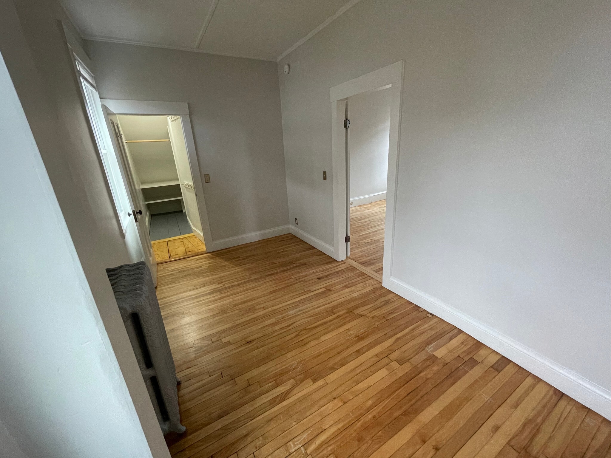 Second bedroom/home office (w/ walk-in closet). - 18 North St