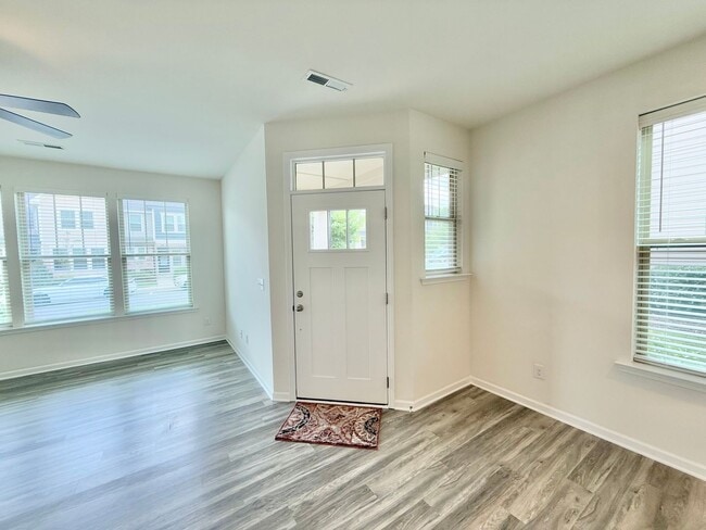 Building Photo - **$50 PRICE REDUCTION** Stunning 3BD, 2.5B...