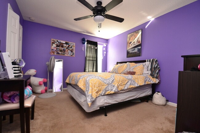 Building Photo - Large, End Unit 5B/3.5B Townhome - Gated Community, Heritage Commons