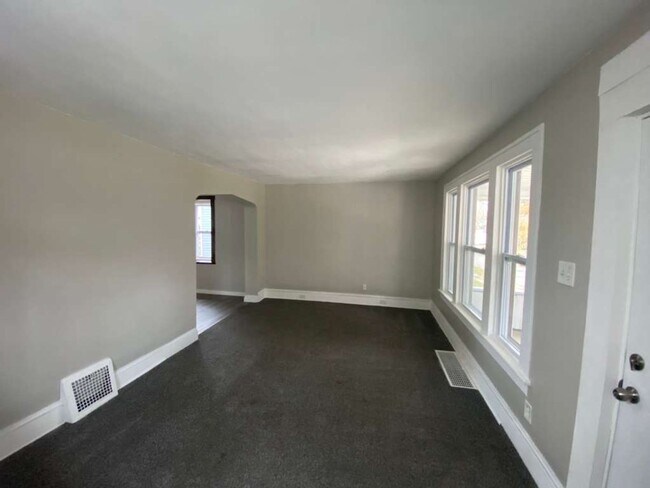 Building Photo - Spacious Single-Family Home – Great Location – Immediate Move-In!