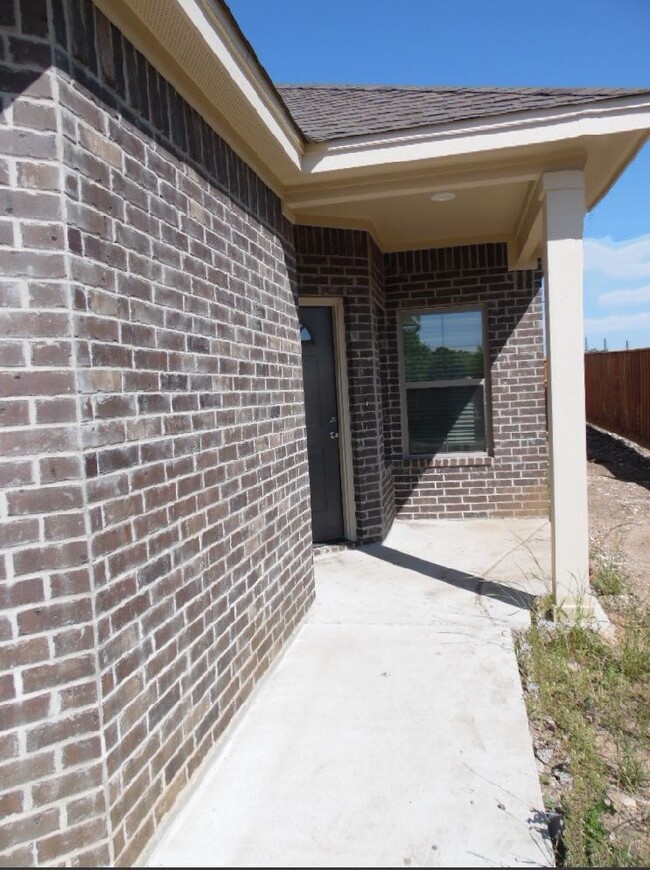 Building Photo - 301 Panther Way