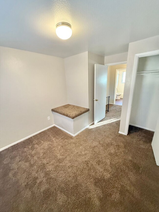 Building Photo - 1209 Delaware Dr