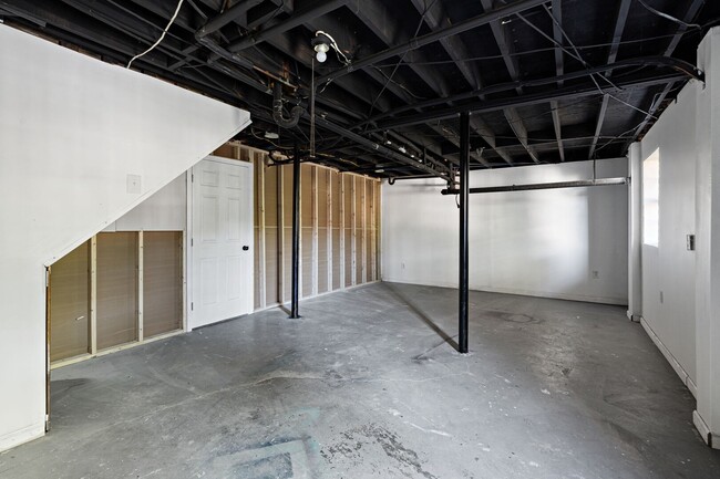 Building Photo - Fully renovated condo in Hendersonville