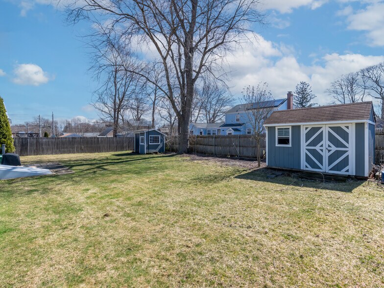 Building Photo - 32 Hamlin Ave