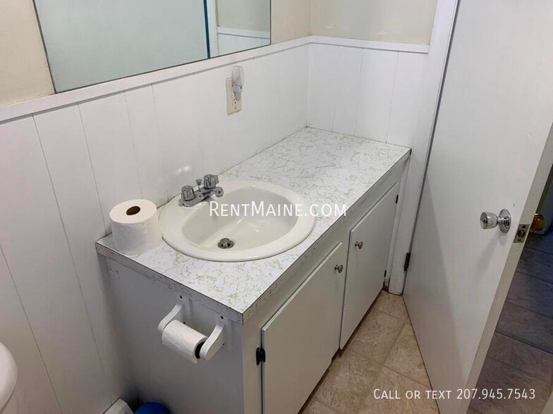 Building Photo - 33 Yale St