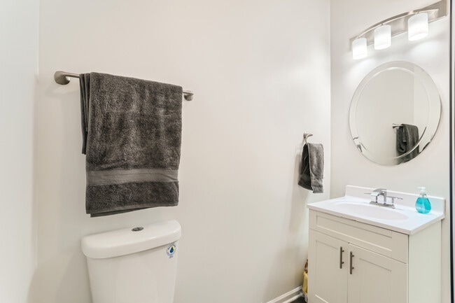 Building Photo - 226 E Illinois St