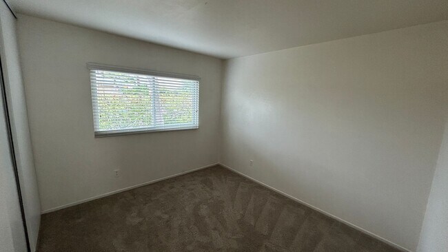 Building Photo - Charming 3-Bed, 2-Bath Home with Spacious ...