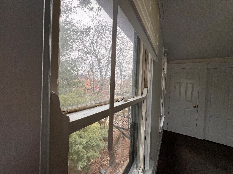 Building Photo - 817 Washington