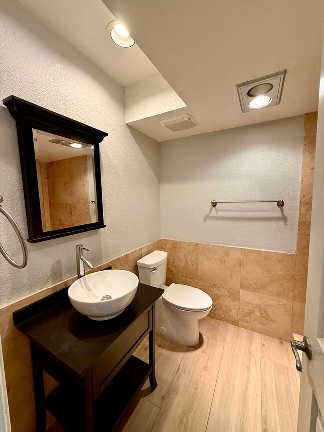 Building Photo - Riviera Gardens - LONG TERM - Unfurnished 2BR