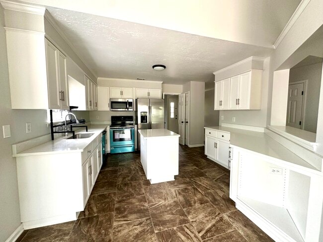 Building Photo - 945 Hunting Horn Wy