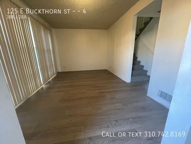 Building Photo - 125 E Buckthorn St