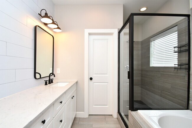 Building Photo - 1146 Wycliffe Dr