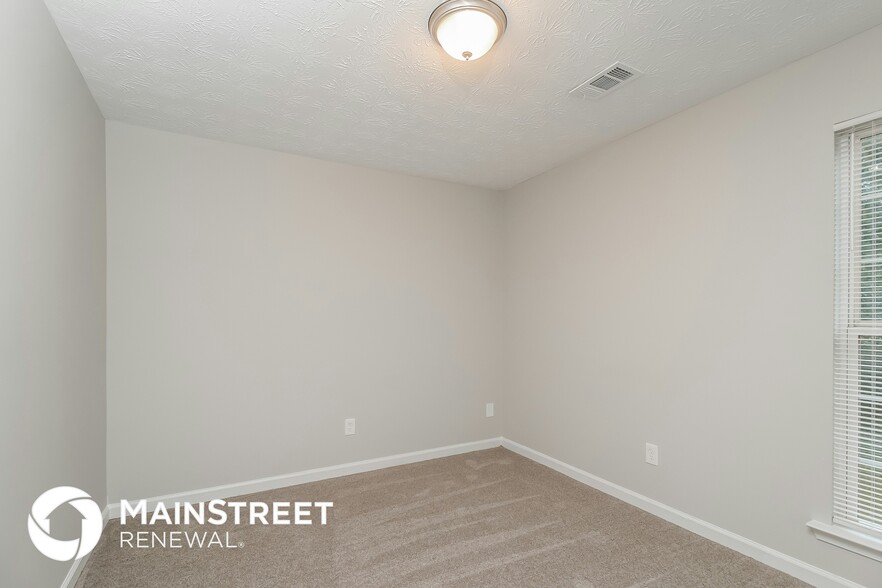 Building Photo - 1100 Overlook Dr