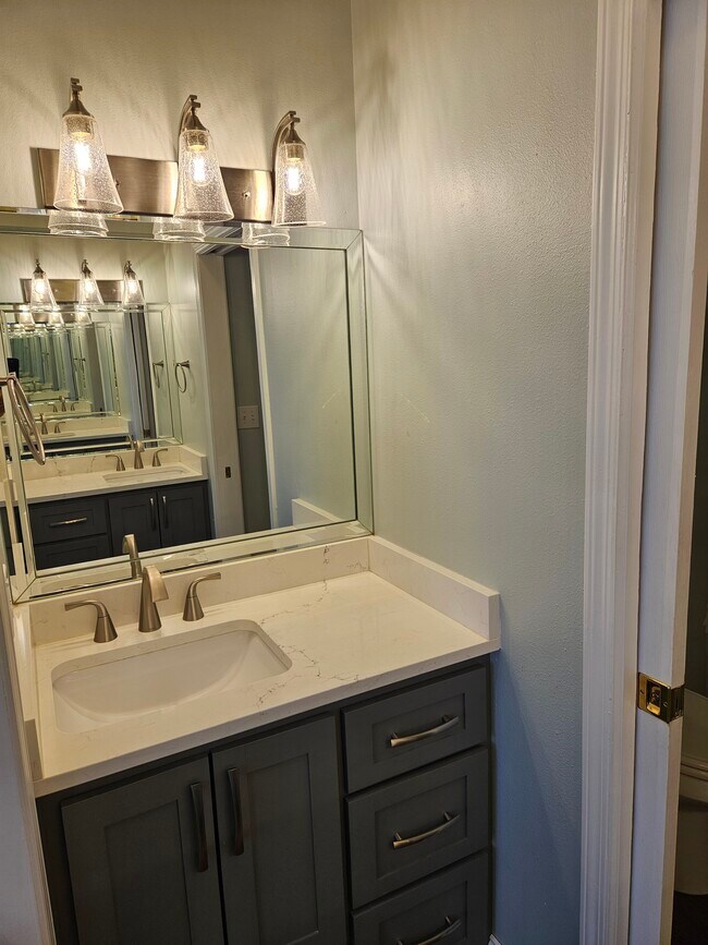 Building Photo - 102 Courthouse Dr