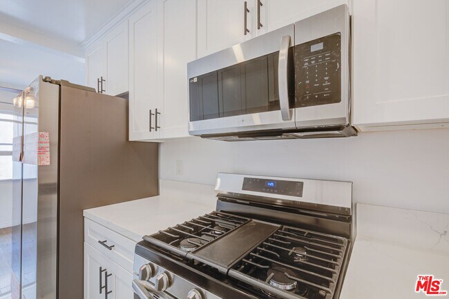 Building Photo - 1643 N Formosa Ave